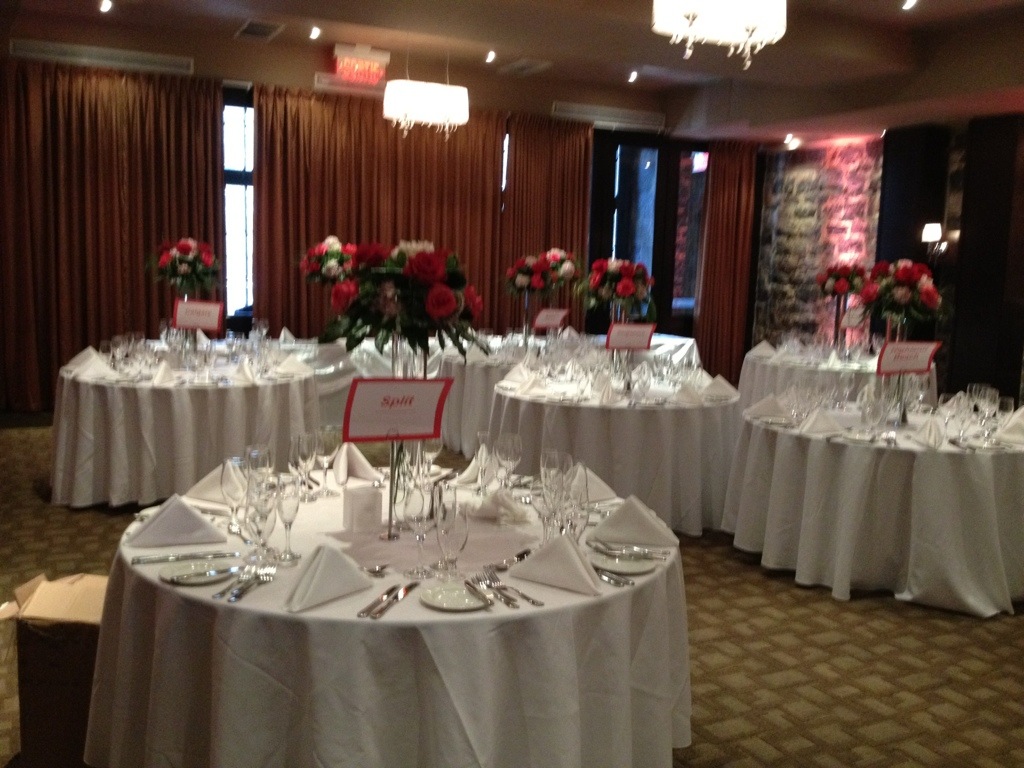 Wedding_reception_centerpieces_hydrageas_and_roses